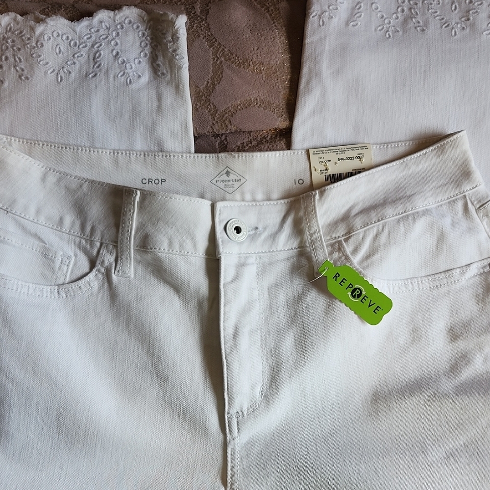 4/$20 St Johns Bay White Crop Women Jeans - Picture 4 of 5